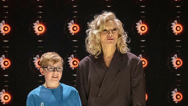 In der aktuellen Ausgabe von "Klein gegen Groß" tritt Ina Müller gegen den zwölfjährigen Emil an. Sie war schon einmal in der Show zu Gast.