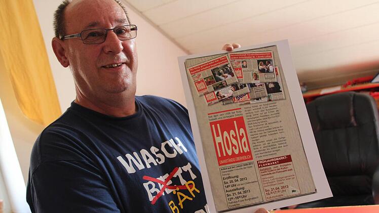 Vorsicht Satire: Helmut Nützel hat bereits über 500 Ausgaben seiner "Hosla Zeitung" verschickt. Foto: Martin Kreklau