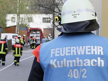 41 Einsatzkräfte der Feuerwehr sowie Notfallselsorger und BRK-Helfer waren im Einsatz bei der Übung auf dem Gelände des Kinderzentrums der Geschwister-Gummi-Stiftung im Schießgraben. Fotos: Jochen Nützel