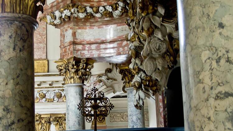 Prachtvoll verziert: die barocke Schlosskirche der Ehrenburg.