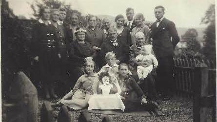 Hans Hümmer (1884 - 1949) beim 25-jährigen Ehejubiläum 1932