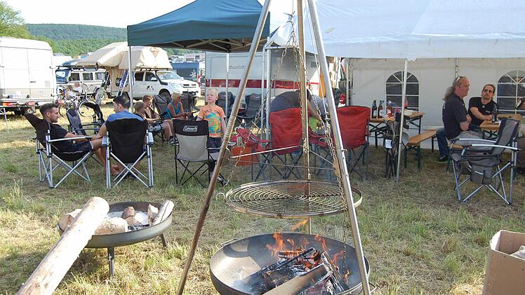 Auf der Camping-Area am Klärwerk treffen sich die Offroader der Welt. Foto: Dobschütz