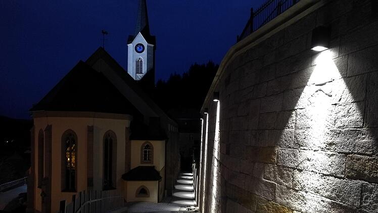 Ein sehr schöner Anblick ist die neue Beleuchtung am Kirchenumfeld. Foto: Stadt Wallenfels