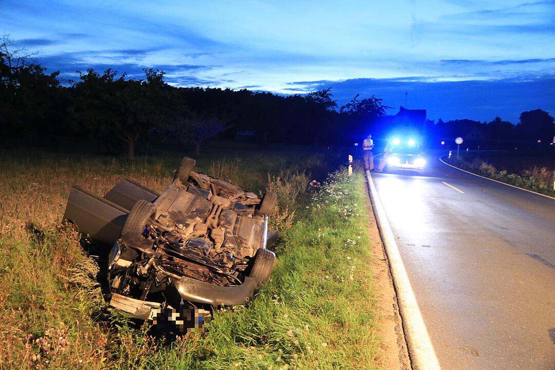 Mit Auto überschlagen: Betrunkener Mann verliert im Landkreis Forchheim die Kontrolle