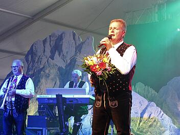 Die Kastelruther Spatzen wurden bei ihrem Auftritt in Aisch von ihren Fans gefeiert.  Fotos: Evi Seeger