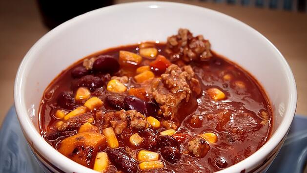 Chili con K&uuml;rbis schmeckt mit und ohne Hackfleisch.