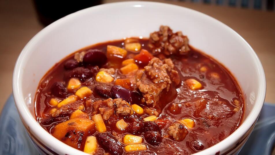 Chili con Kürbis schmeckt mit und ohne Hackfleisch. Chili con Kürbis schmeckt mit und ohne Hackfleisch.