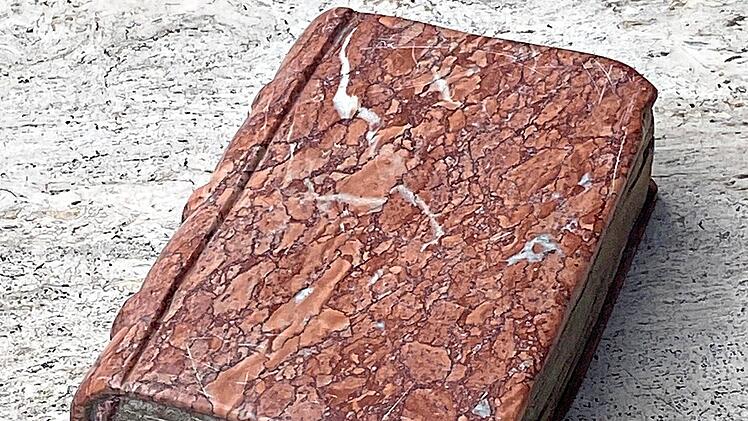Buchskulpturen von Clemens Muth sind in der Anna-Kapelle zu sehen.Adelheid Waschka