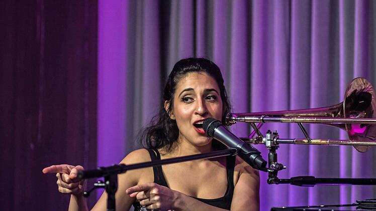 Bei ihrem Coburg-Debüt beeindruckte Noam Vazana das Publikum mit ihrer Vielseitigkeit und Ausdruckskraft. Foto: Jochen Berger