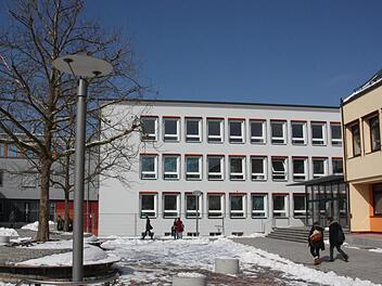 Knapp 17 Millionen Euro investiert der Landkreis in das Bad Kissinger Jack-Steinberger-Gymnasium.  Foto: Bartl