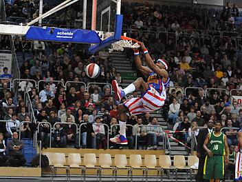 Dieses Foto zeigt die Harlem Globetrotters bei einem Gastspiel in Bamberg im März 2010. Foto: Ronald Rinklef