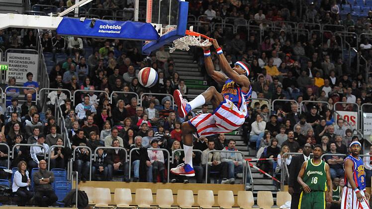 Dieses Foto zeigt die Harlem Globetrotters bei einem Gastspiel in Bamberg im März 2010. Foto: Ronald Rinklef