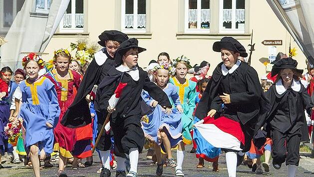 Zum 95. Mal f&uuml;hren in diesem Jahr die M&uuml;nnerst&auml;dter B&uuml;rgerinnen und B&uuml;rger ihr Heimatspiel "Die Schutzfrau von M&uuml;nnerstadt" auf. Spieltermine sind: 28. August, 4. und 11. September. Foto: Christine Schikora