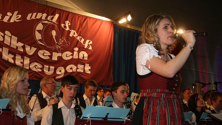 Irina Geuder-Hanslik sang die schwedische Ballade "Gabriella's Song" - sehr überzeugend