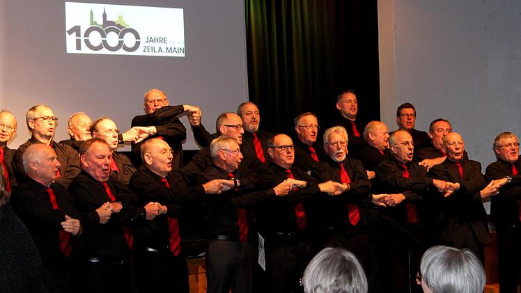 Der Zusammenhalt wurde bei dem traditionellen "Steinhauerlied" des Männergesangvereins "Sängerkranz" auch wirklich sichtbar.Günther Geiling