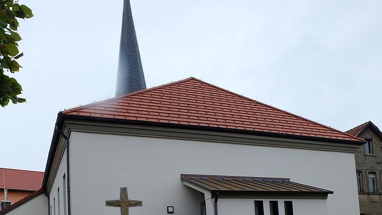 Die Kirche von Außen nach der Renovierung. Foto: Philipp Bauernschubert