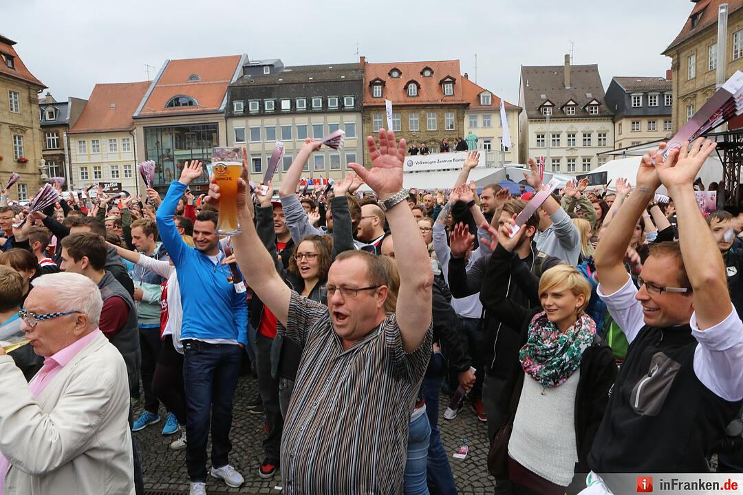 Fans des Spiela der Brose-Baskets am Maxplatz; Brose-Baskest sind Meister; Foto: Barbara Herbst