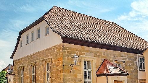 Der Kulturraum in der Alten Synagoge in Altenkunstadt ist Veranstaltungsort des Kulturvereins – nur die italienische Komödie findet in der Kordigasthalle statt.