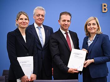 Pressekonferenz von Bundesgesundheitsministerin Warken