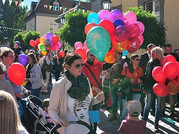 Viele Gäste strömten am Freitag nach Haßfurt, wo das 38. Haßfurter Straßenfest begann. Foto: Ulrike Langer