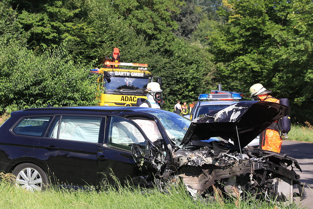 Kreis Bamberg: Minderjähriger prallt gegen Baum