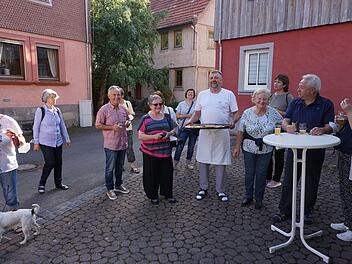 Eine Station bei der kulinarischen Stadtführung von Bischofsheim ist  die Bäckerei Degetsmühle mit Bäckermeister Manfred Enders. Foto Marion Eckert