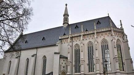 Die Ritterkapelle in Haßfurt bei Tageslicht  Foto: Ulrike Langer
