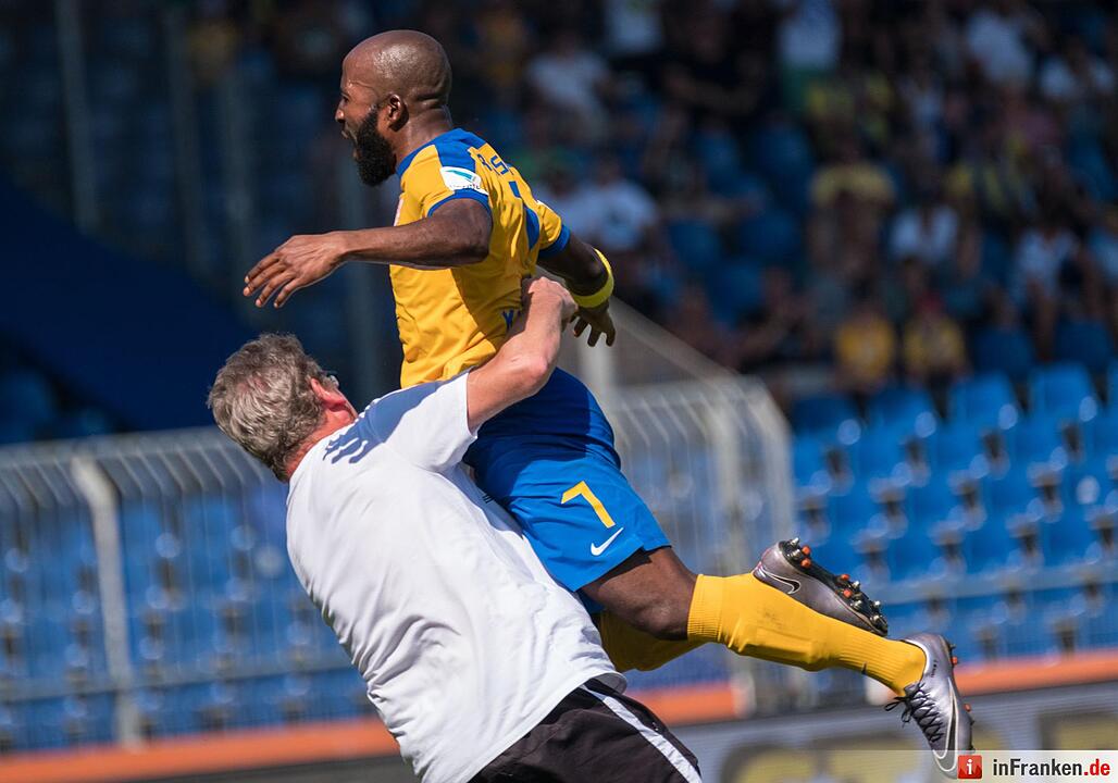 Der 1. FC Nürnberg geht mit 6:1 bei Eintracht Braunschweig unter