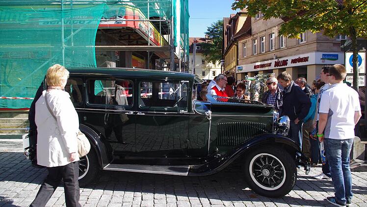 Oldtimer, Flohmarkt und offene L&auml;den Foto: Heike Sch&uuml;lein/Archiv