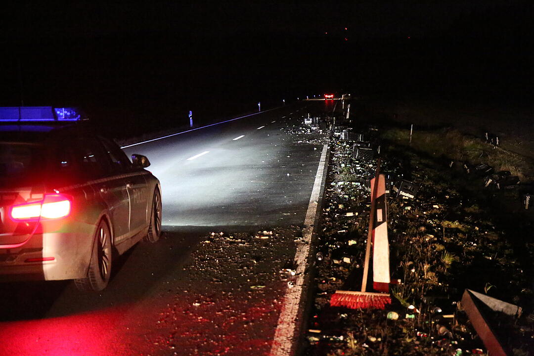 Oberfranken: Bierlaster verliert Ladung auf B173