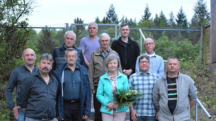 Bei der Generalversammlung der DJK-SV Premich wurden zahlreiche Personen geehrt: (von links untere Reihe): Thomas Edelmann (Vorsitzender), Gebhard Zehe (Vorsitzender), Rudi Rüttiger, Hannelore Antlitz, Johannes Wehner (Vorsitzender), Udo Loibersbeck (Vorsitzender) (Mitte): Robert Fell, Rudi Markard, Jochen Zehe (oben) Thomas Pölderl und Thorsten Wedler. Björn Hein