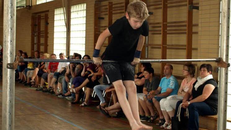 Sandro Wunder war einer der wenigen Jungen beim Kinderturnabzeichen des SV Steinwiesen. Fotos: Susanne Deuerling
