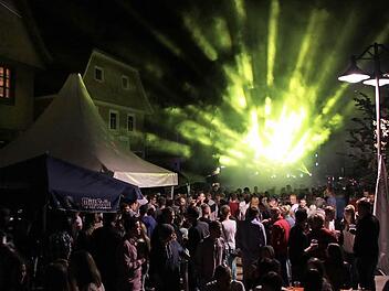 Laserhow und Hip-Hop: Im vergangenen Jahr hat der "Fußgänger" die Jugend in die Altstadt geholt. Das gefiel nicht jedem. Foto: Ulrike Müller