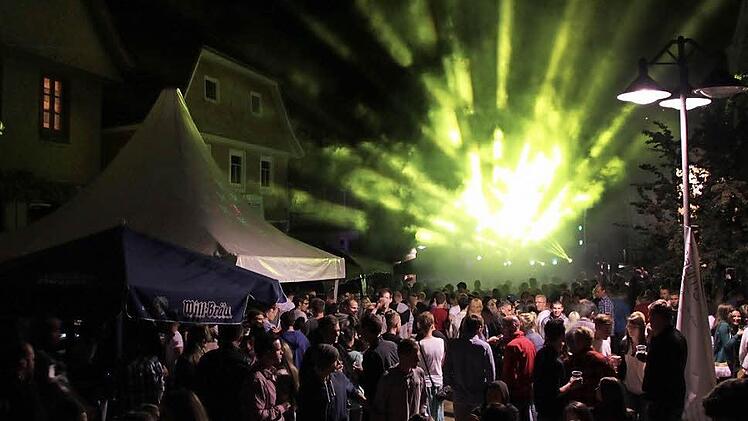 Laserhow und Hip-Hop: Im vergangenen Jahr hat der "Fußgänger" die Jugend in die Altstadt geholt. Das gefiel nicht jedem. Foto: Ulrike Müller