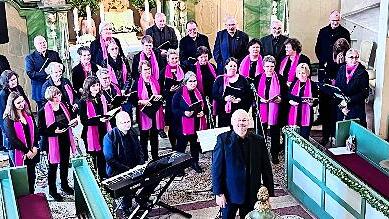 Der SMS-Chor unter der Leitung von Sigurd Knopp beim Psalmenkonzert in der Ludwigsstädter Michaeliskirche.
