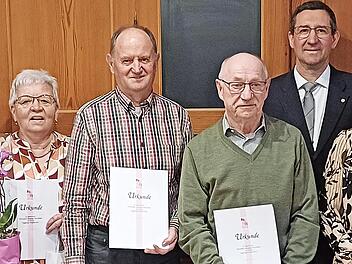 Bei der Ehrung der Mitglieder (von links): KAB-Diözesansekretär Rudi Reinhart, Dagmar Schwengler, Winfried Schwengler, Michael Güthlein, Vorsitzender Michael Schwengler und Edeltraud Güthlein.
