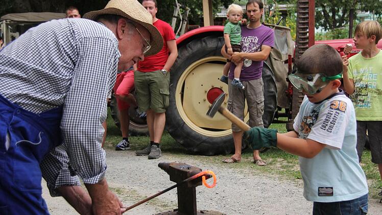 Die Kinderschmiede von Georg Biernoth aus Obersfeld begeisterte den siebenjährigen Kilian.