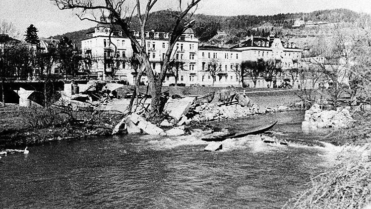 Die Ludwigsbrücke in Bad Kissingen wurde am 6. April 1945 gesprengt. So sah es danach aus. Foto: US-Marne-Museum/Heber