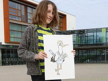 Darf sich freuen: Leon Bachmeier mit seinem Storch  Foto: Barbara Herbst