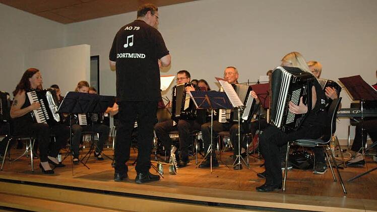 Die Orchester aus Coburg und Dortmund musizieren gemeinsam. Foto: Edwin Meißinger