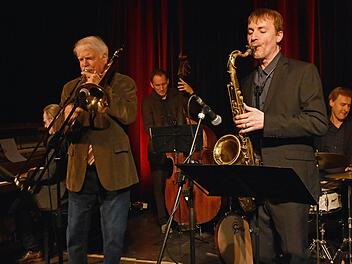 Der Posaunist, Komponist und Arrangeur Richard Roblee gestaltete mit Hubert Winter (Tenorsaxophon), Bernhard Pichl (Klavier), Felix Wiegand (Bass) und Paul Höchstädter (Schlagzeug) in der Reihe "Jazz mal anders" des Kulturamts Haßfurt live ein beeindruckendes Swingkonzert.  Ulrike Langer