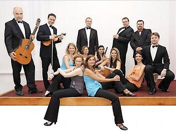 "Rebelcanto" ist ein vielseitiges Vokal- und Instrumentalensemble aus Pardubice (Pardubitz an der Elbe/Tschechien), das am 21. September in St. Bonifatius Weißenohe spielt.  Foto: PR