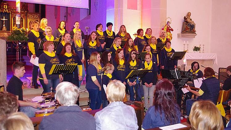 Bis in die Morgenstunden hinein waren in der Stadtpfarrkirche Musik mit Feuer und Schwung, vom Leben und Glauben mit "Con Brio" zu hören.  Foto: Heike Schülein