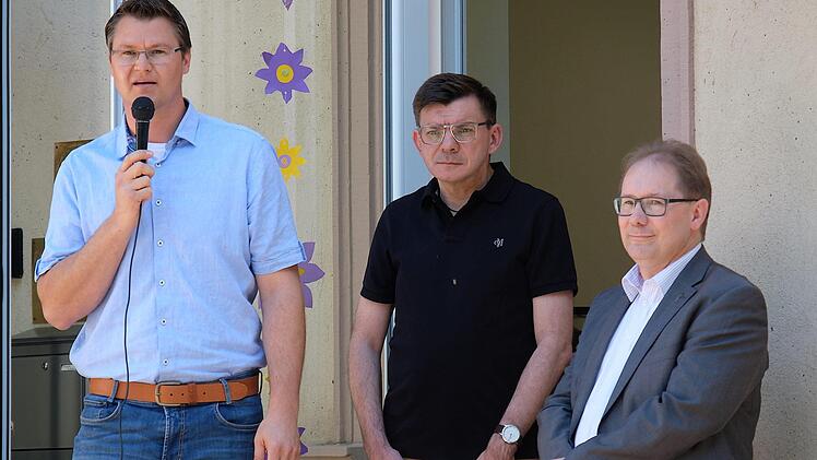 Vorsitzender Tobias Muth, Bürgermeister Armin Warmuth und Pfarrer Thomas Eschenbacher. Gerd Schaar