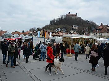 Am verkaufsoffenen Sonntag lockte  der Frühjahrsmarkt viele Kunden in die Stadt.
