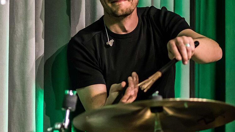 Viel Applaus beim Cobur von Jonathan Zelter gab es auch für die dreiköpfige Begleitband.