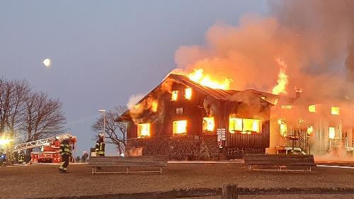 Eine besondere Herausforderung f&uuml;r die Feuerwehr war der Brand der Kissinger H&uuml;tte.