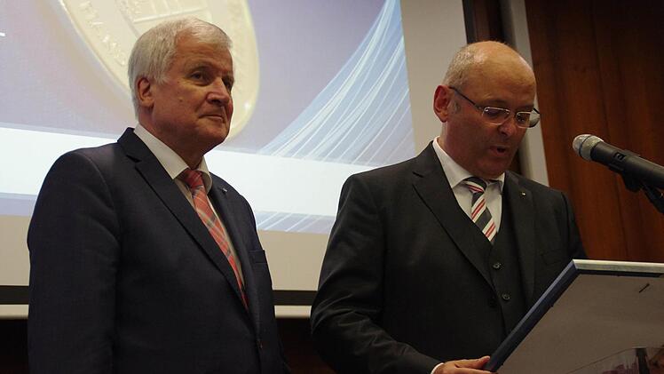 Ministerpräsident Horst Seehofer wurde in Steinbach am Wald von der IHK für Oberfranken geehrt. Foto: Marco Meißner
