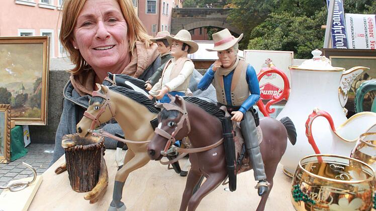 Beim Bamberger Antikmarkt kamen Liebhaber schöner alter Dinge voll auf ihre kosten. Foto: Michel Memmel