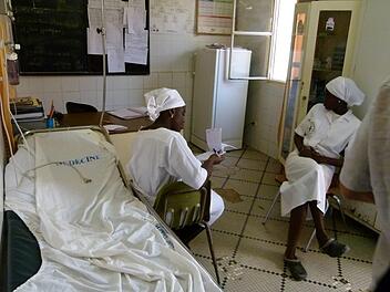 Verbesserungsbedarf besteht in der beengten Notaufnahme des Hospitals in Thiès. Fotos: Marion Krüger-Hundrup